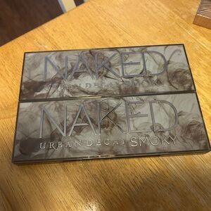 2 - Urban Decay Smoky Urban Decay Palets